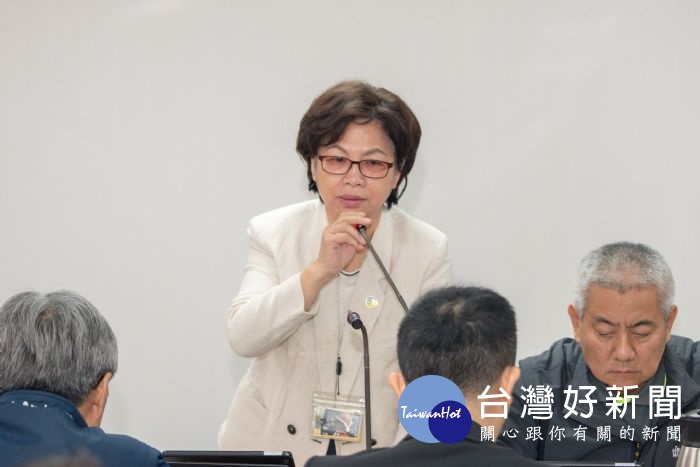 民政局長湯蕙禎說明