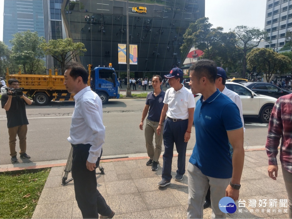 (圖/翻攝臉書爆廢公社二館)