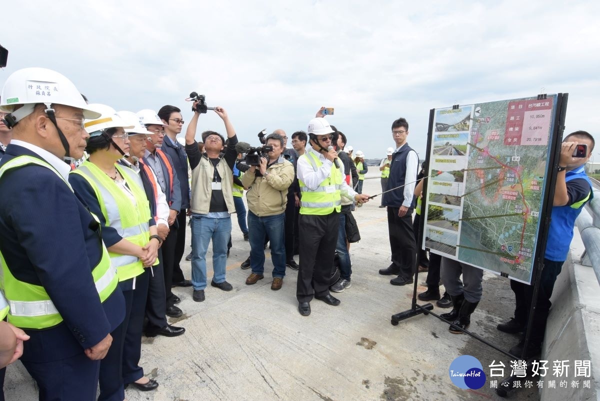 行政院長蘇貞昌視察台76線延伸二林規劃情形並聽取簡報。