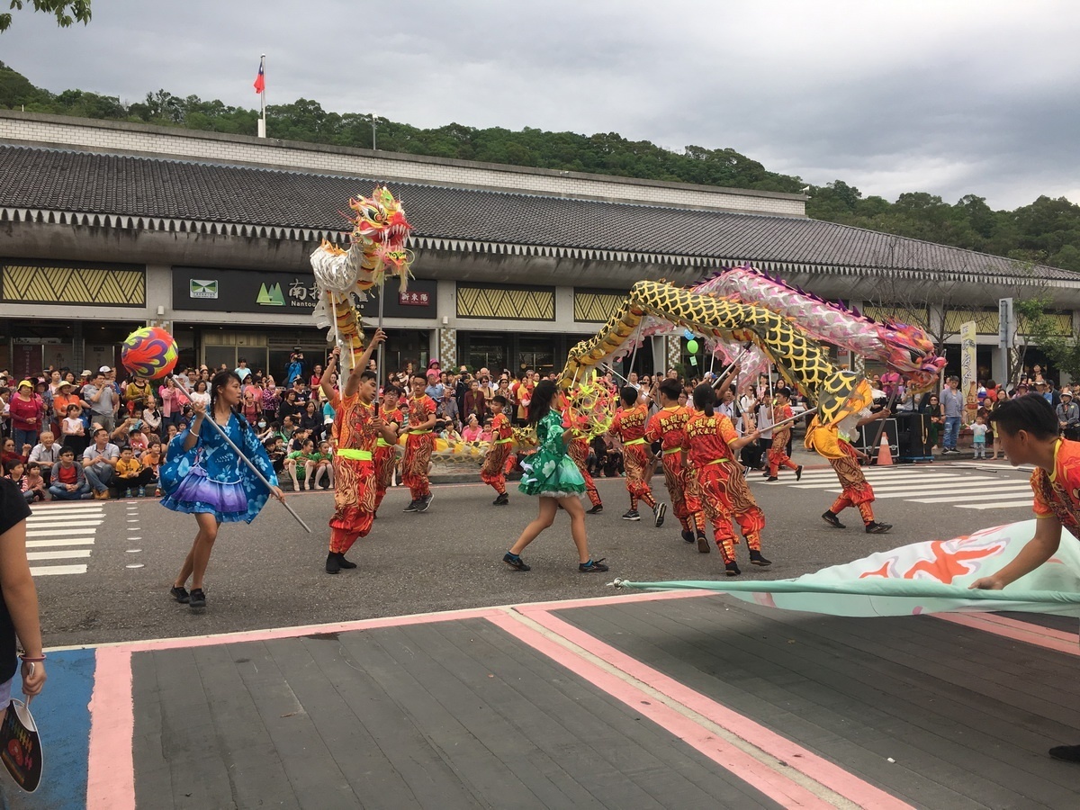 會場中營北國中雙龍舞動全場沸騰。(記者扶小萍攝)
