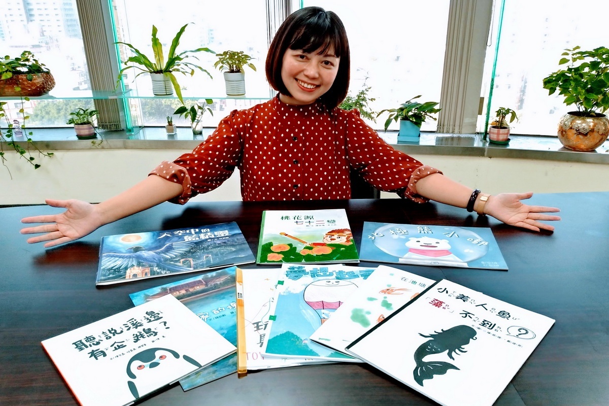 桃園市環境教育繪本創作比賽,各組前三名的作品將製作成電子書。