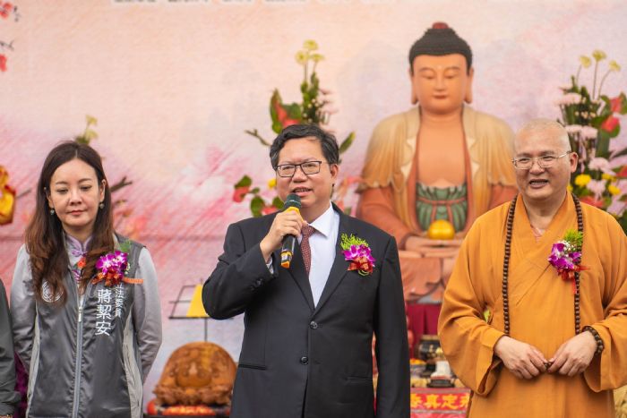 鄭市長表示，圓光寺投入佛學教育，多方回饋社會，為信眾帶來慈悲與智慧