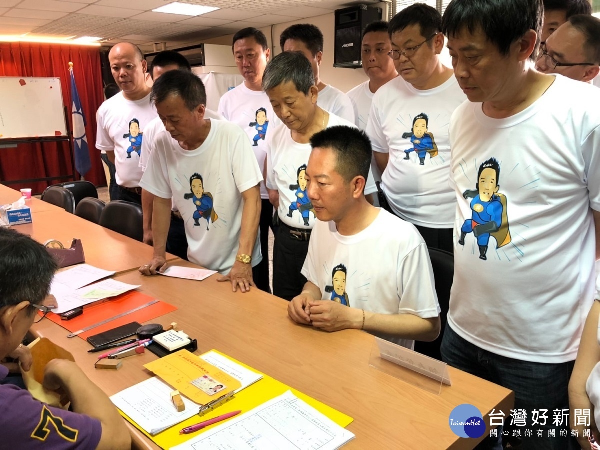 張瀚天登記參選與鋼鐵人化身瀚天超人 ,要讓「彰化五興旺」。