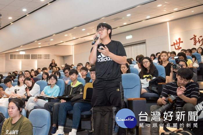 市長於世新大學發表專題演講,學生踴躍提問