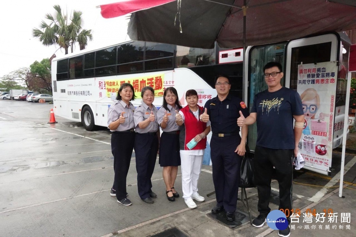 提前慶祝警察節　枋警挽袖捐血獻公益 台灣好新聞 第1張