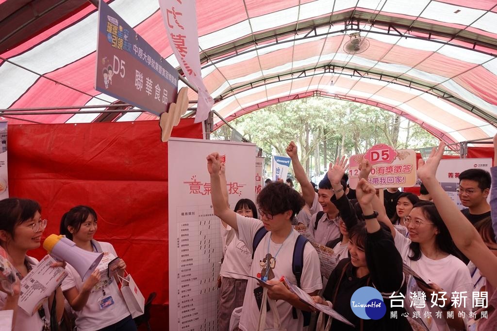 知名廠商到校挖角,學生反應相當熱烈