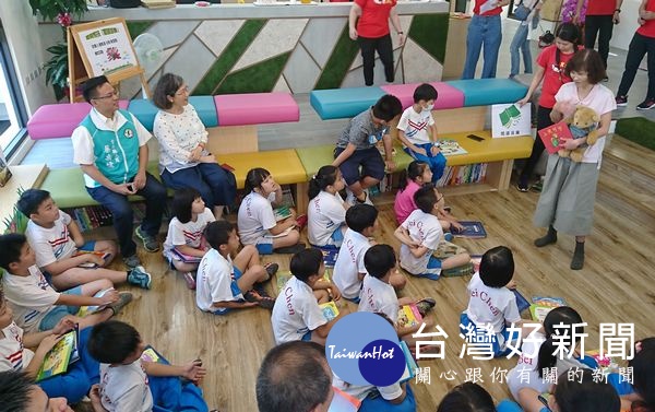 茉莉二手書店的閱讀苗圃在雲林家扶北港服務處正式揭牌啟動，歡迎社區民眾一起來使用，促進親子間的緊密互動，豐富社區家庭親子的學習生活。