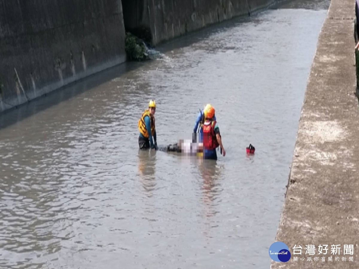 男子失控自撞橋墩掉落排水溝　溺水不幸傷重死亡 台灣好新聞 第1張