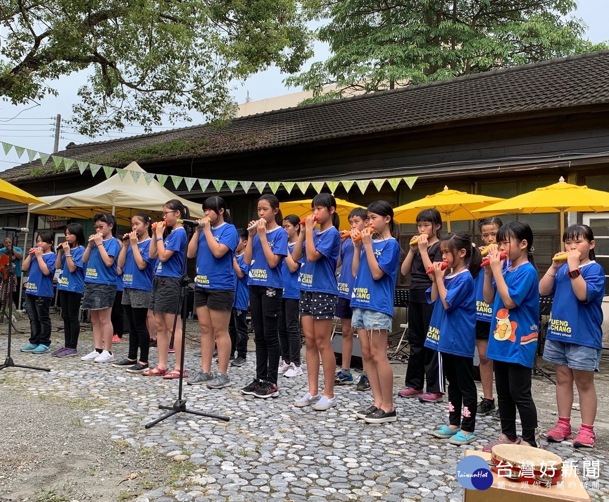 「集集草根音樂節」於集集樟腦出張所溫馨開唱,由在地永昌國小陶笛隊揭開序幕。