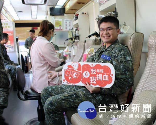雲林縣後備指揮部為響應「捐血一袋,救人一命」理念,於營區辦理捐血活動,以實際行動展現國軍鐵漢柔情的一面。(記者陳昭宗拍攝)