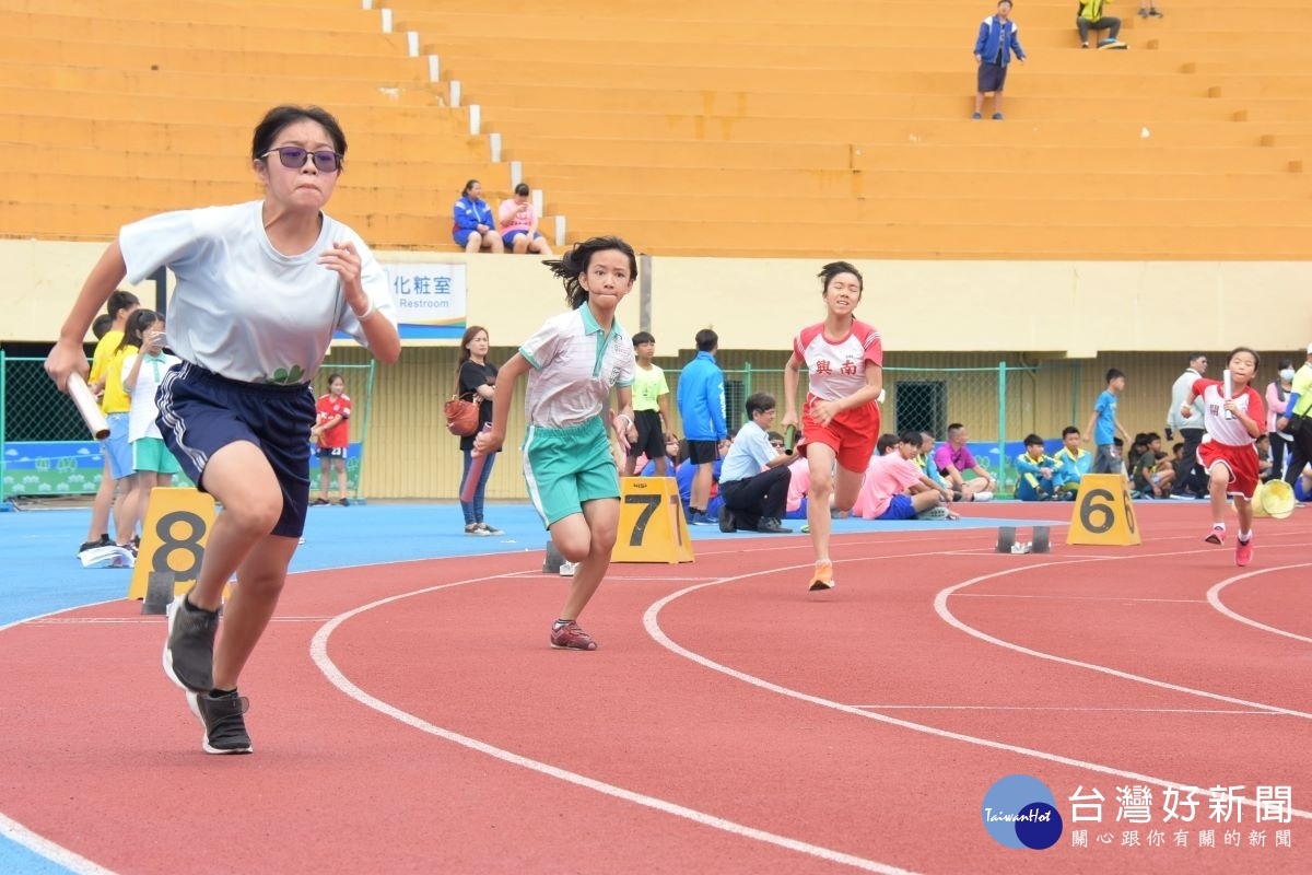 體育嘉年華學童田徑比賽。