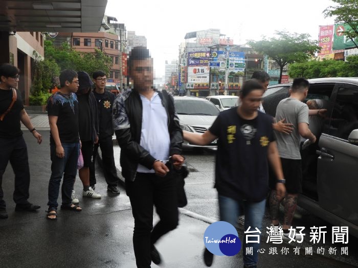 為維護桃園市安居樂業環境,桃警自4月29日起執行掃黑、肅槍專案,並於3日結合擴大臨檢執行「封城除暴專案行動」。
