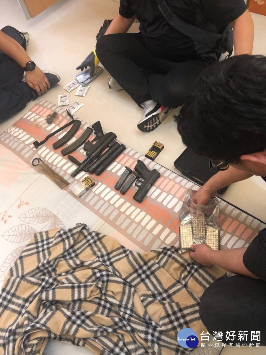 為維護桃園市安居樂業環境,桃警自4月29日起執行掃黑、肅槍專案,並於3日結合擴大臨檢執行「封城除暴專案行動」。