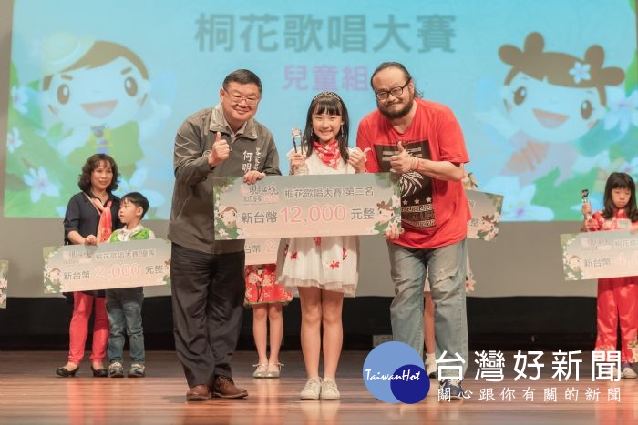 黃羽彤演唱「為生命來歌唱」,一舉拿下兒童組第二名寶座
