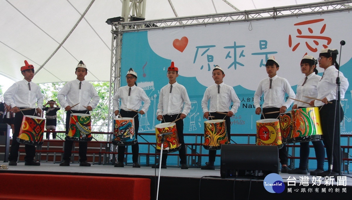原聲打擊樂團表演愈來愈精彩。(記者扶小萍攝)