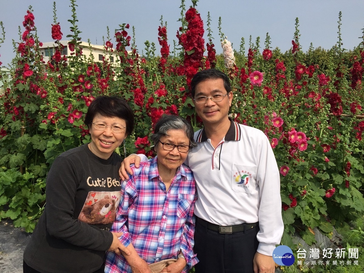 走過苦難歲月 彰化醫師行善報母恩