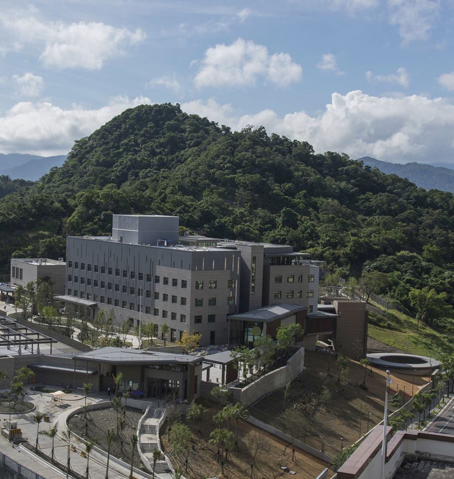 AIT提醒,該協會在台北市內湖區金湖路的內湖新館,已從今(5月6日)日起正式啟用運作,要辦美簽的民眾,切勿再跑到先前的信義路三段舊址,以免白跑一趟。(圖/美國在台協會 AIT Facebook)
