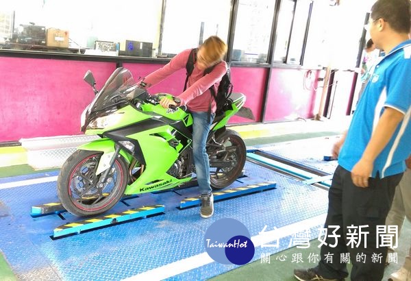 雲林監理站為提升雲嘉南地區大型重型機車檢驗服務品質,新建置大型重型機車二輪及三輪複合式檢驗線,歡迎民眾多加利用。(記者陳昭宗拍攝)