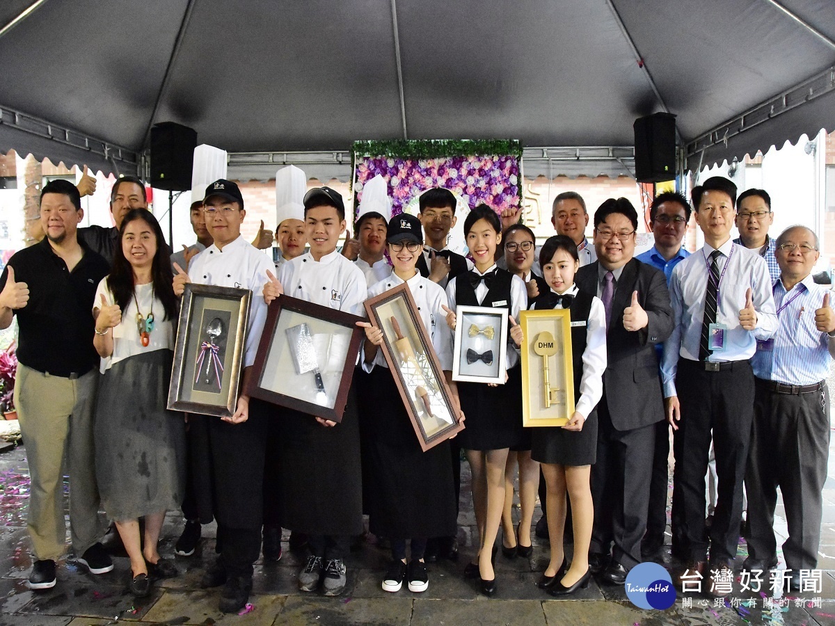 明道餐旅「花漾年華」畢業展　專業表現讓人頻按讚 台灣好新聞 第2張