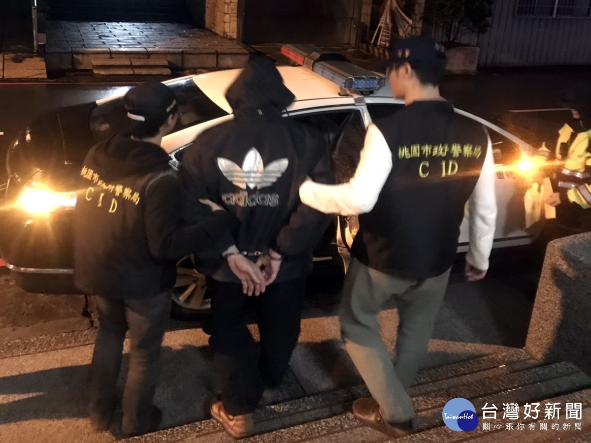 吳姓男子涉嫌將同居的何姓前妻勒昏,為蘆竹警方拘提到案送辦。