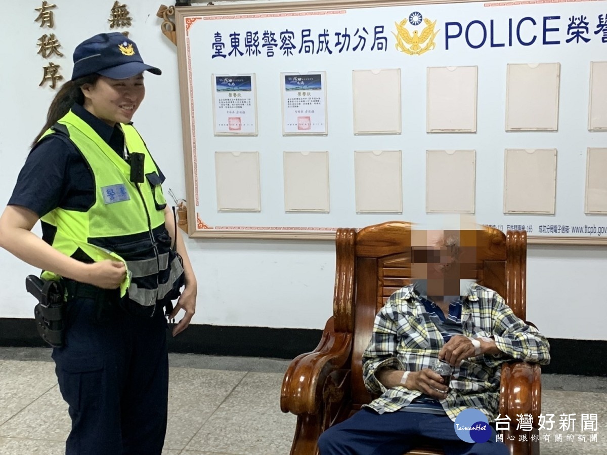 失智男街上遊蕩　熱心警助返家 台灣好新聞 第1張