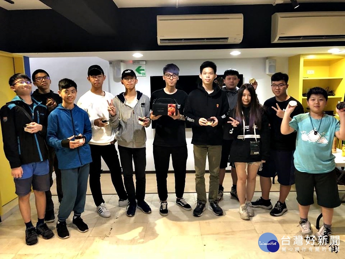 少少物資滿滿愛心 藍天資助台北青角