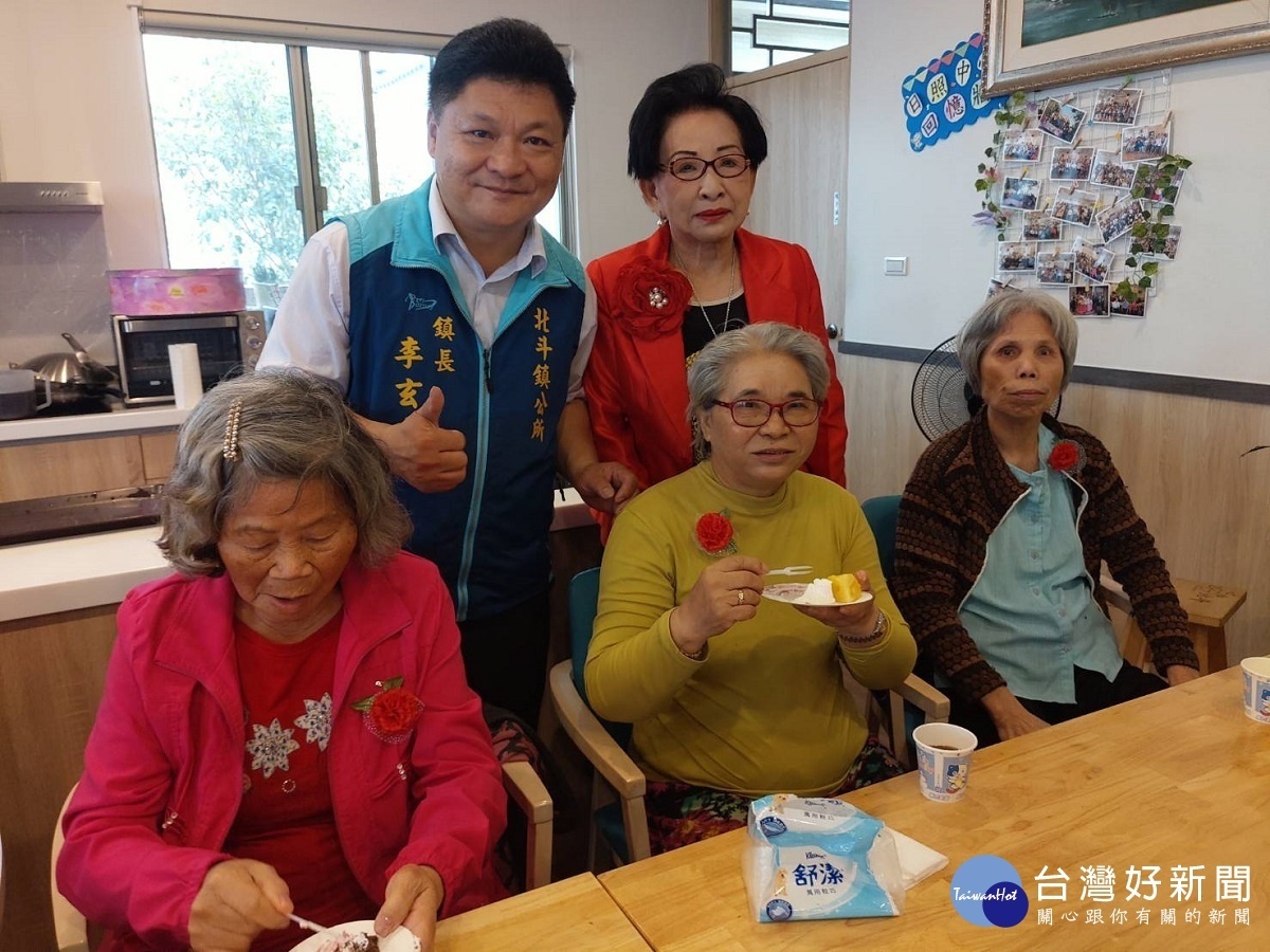 北斗日照歡慶母親節 現埸熱舞溫馨培伴長輩開心過佳節