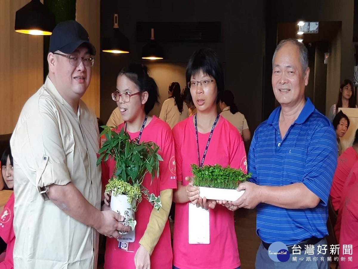 北斗天利食堂熱心公益 邀喜憨兒店內用餐感受愛與溫馨