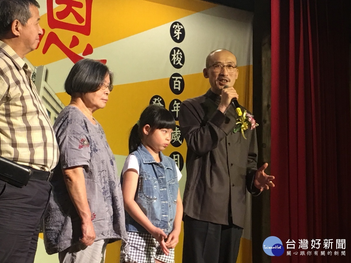 江欽良助養昱恩小妹妹學費到大學為止。(記者扶小萍攝)