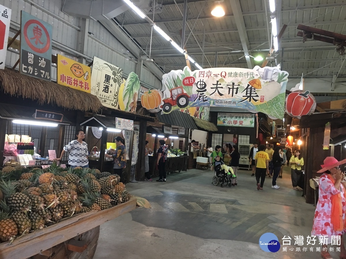 時代村農夫市集假日無償使用歡迎大家選購。(記者扶小萍攝)
