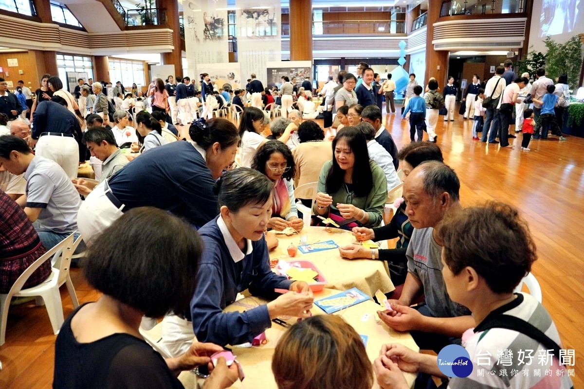 桃園浴佛環保溫馨念三恩 4500人參加淨化人心祈祥和