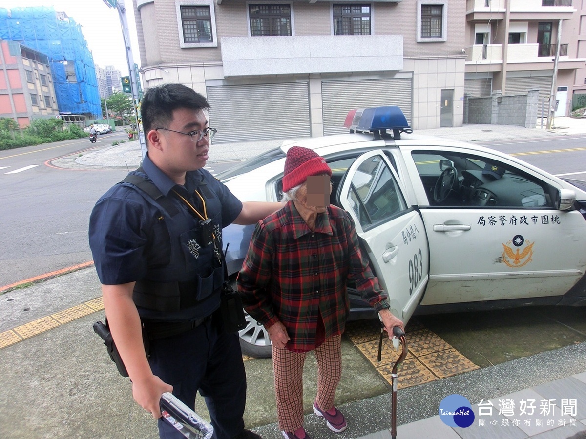 花蓮老婦八德迷途關鍵字尋覓　暖警助返家共度母親節 台灣好新聞 第2張