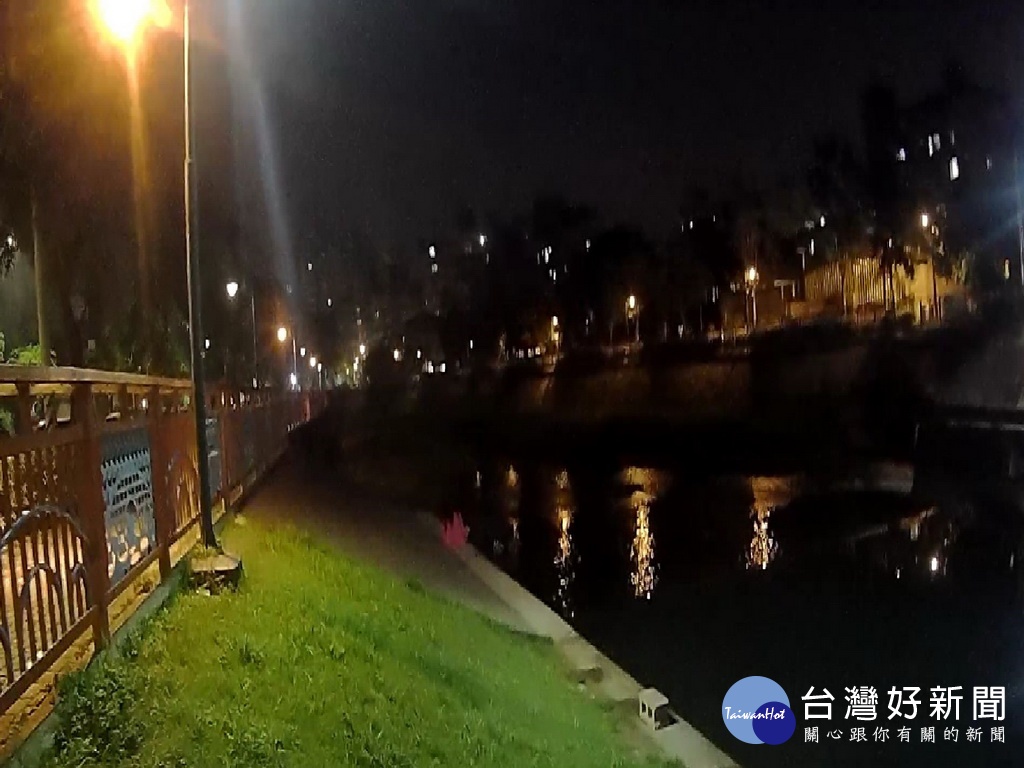女子坐在河邊疑似想輕生　「釣魚哥」報警救回一命 台灣好新聞 第1張