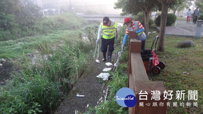 環保志工自主清理環境