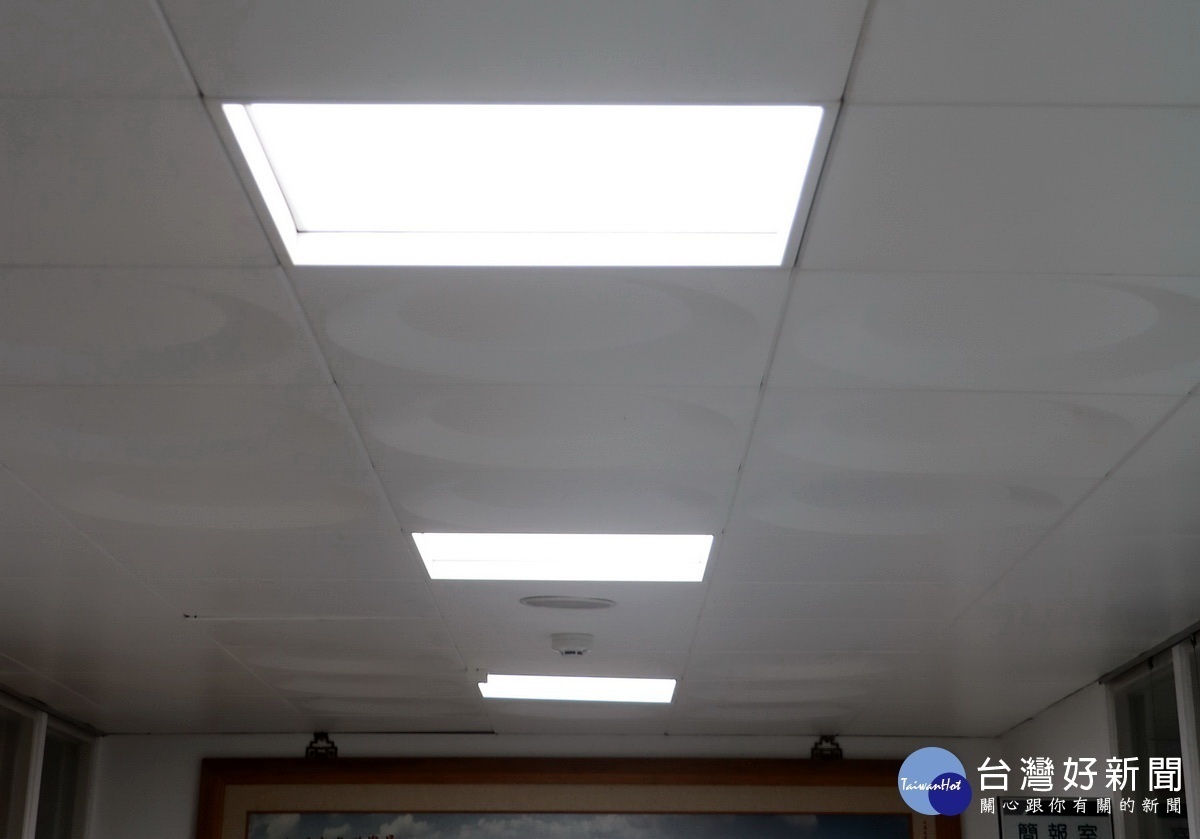 南投市公所辦公室照明全更換為節電的LED平板燈。