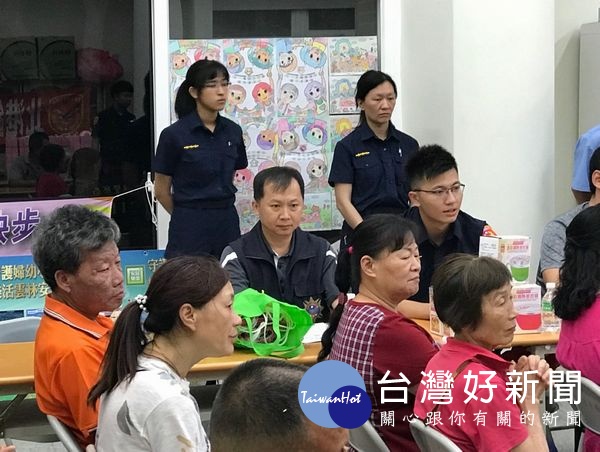 北港警方辦理「社區治安會議暨萬安42號演習」等宣導，傾聽鄉親建言，冀能打造轄區安全走廊，確保防護網絡連結。（記者陳昭宗拍攝）