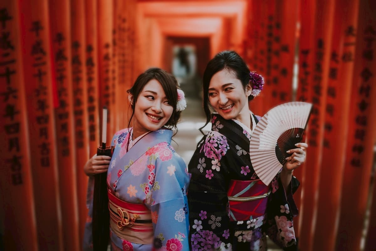 到日本一定要穿上和服體驗當日本人的風情。（圖／喜鴻假期提供）