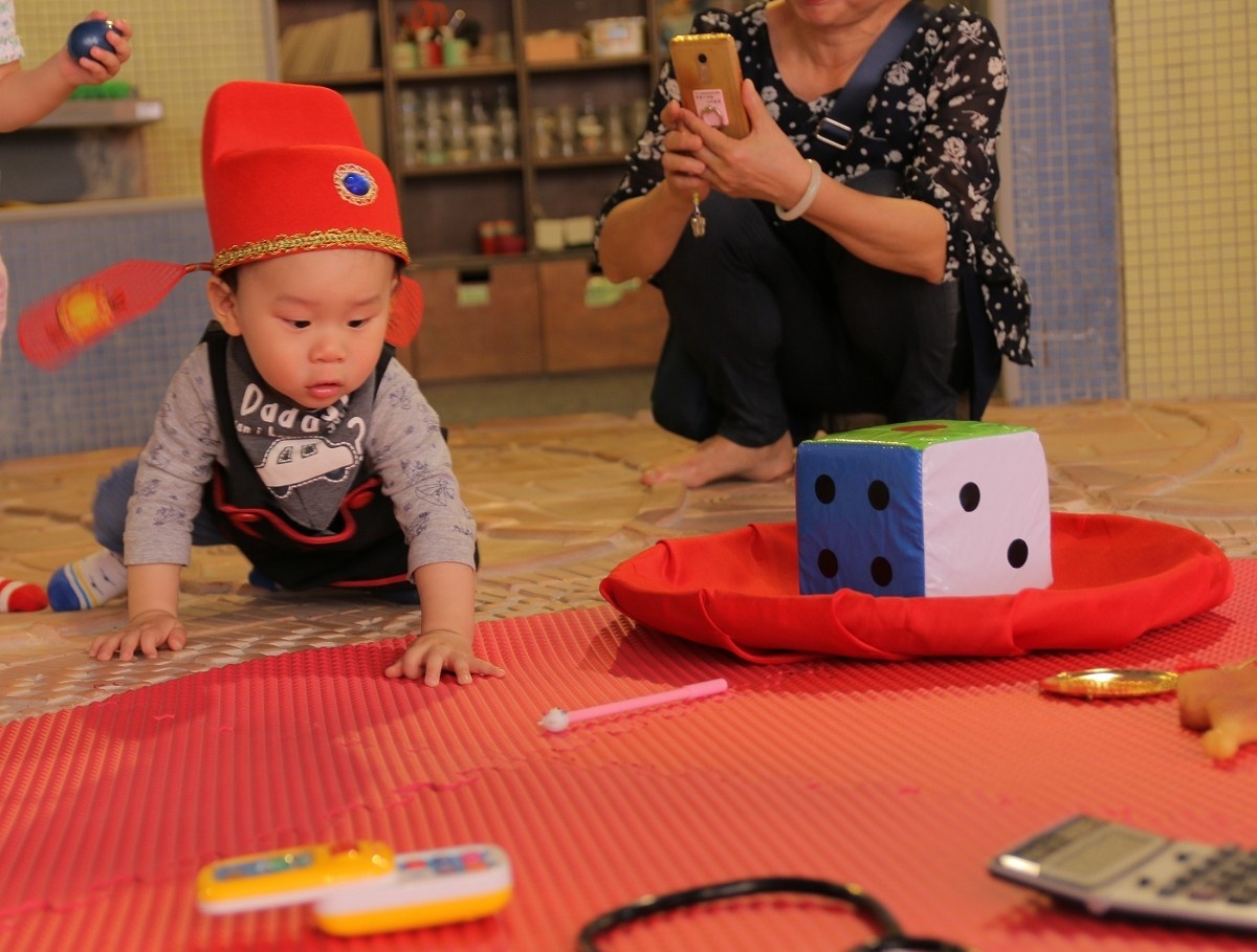 「小狀元遊戲區」讓小孩在全臺最大的陶板上抓周,也是最佳的拍照點之一