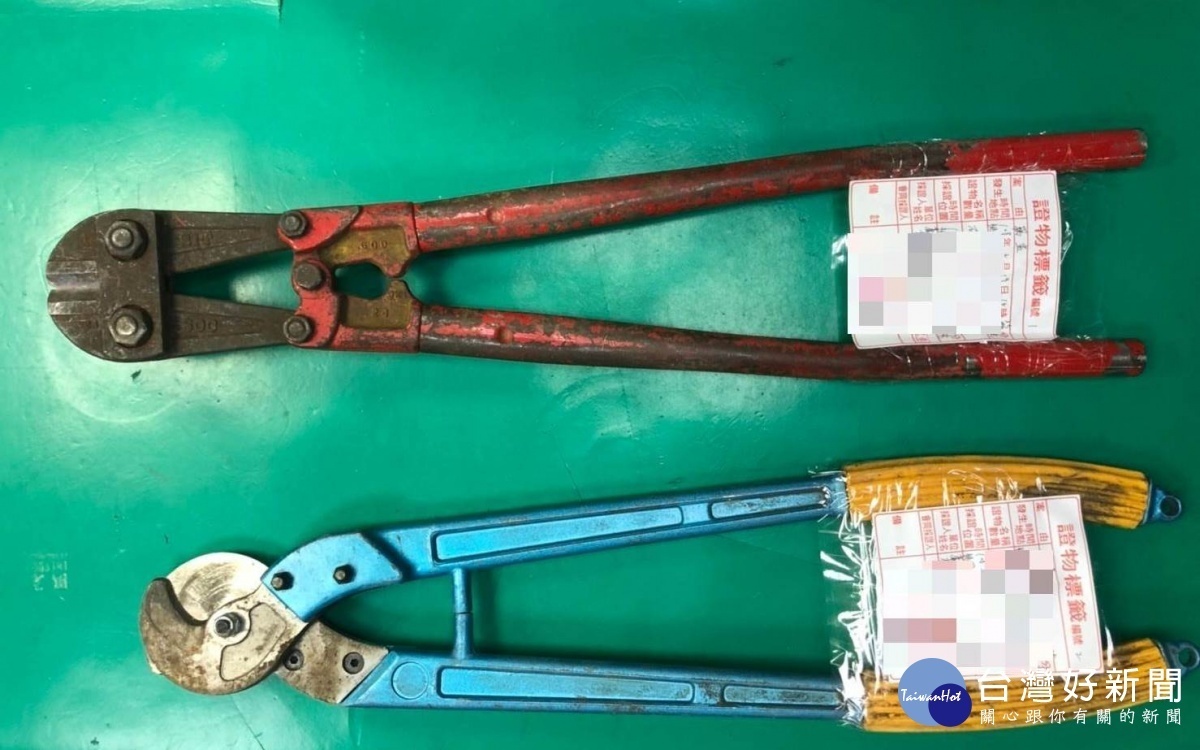 員警持拘票埋伏,將他逮捕到案,並起獲作案用工具破壞剪、鉗各一把。