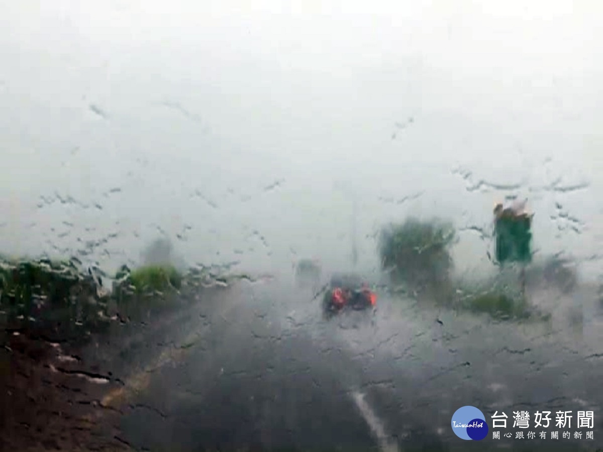 對流旺盛豪雨襲台　暴雨2小時造成國道中部路段19起事故 台灣好新聞 第3張