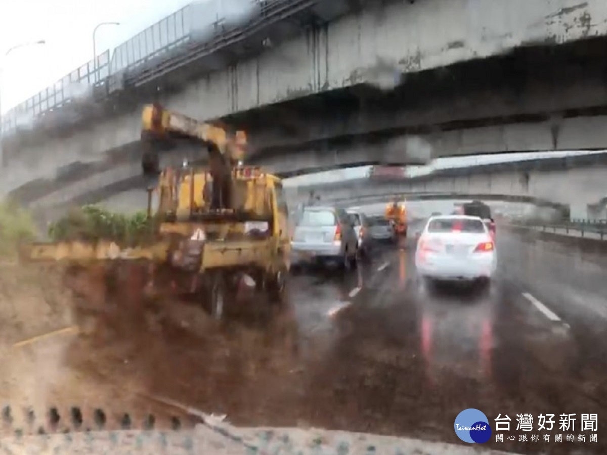 對流旺盛豪雨襲台　暴雨2小時造成國道中部路段19起事故 台灣好新聞 第1張