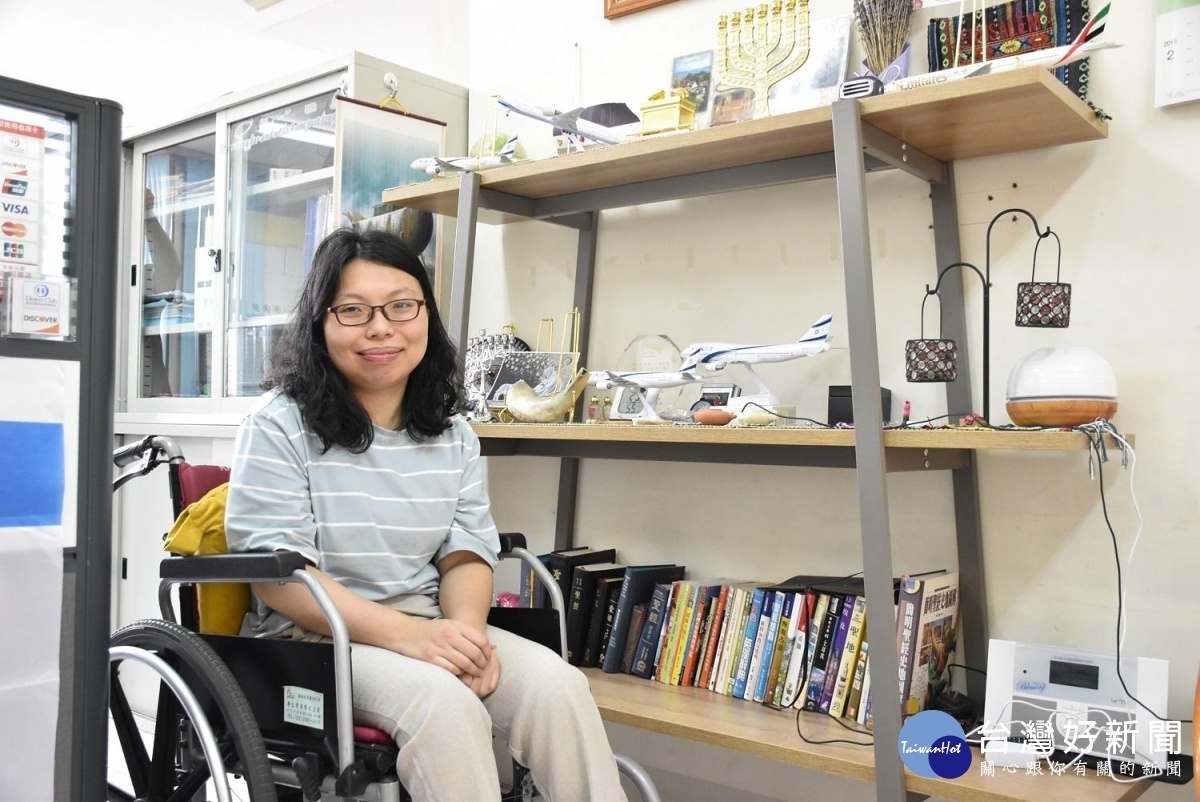 劉均蘭在桃竹苗分署竹北就業中心的幫助下，運用「職場學習及再適應計畫」順利進入友善職場環境。