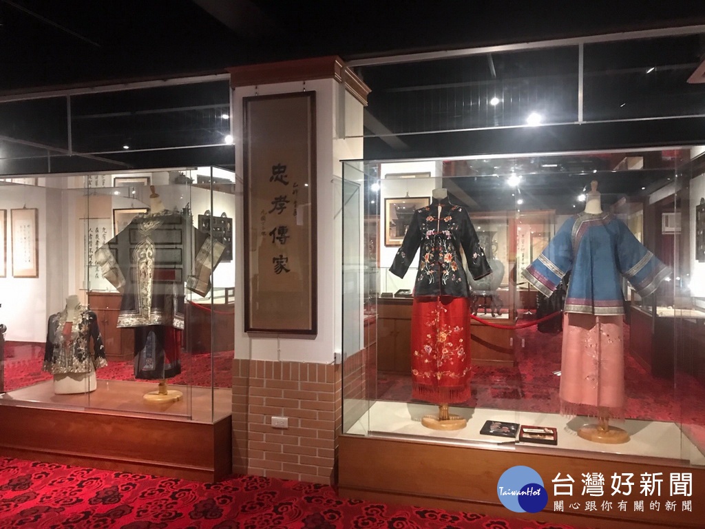 博物館內展出的清代服飾。林重鎣攝