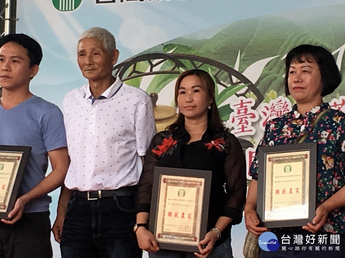 阮氏金翠種植通天草20年。(記者扶小萍攝)