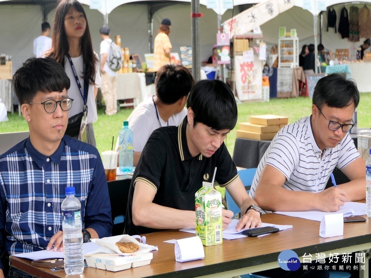 3位評審老師王偉篴、陳翰、恆星(由左至右)