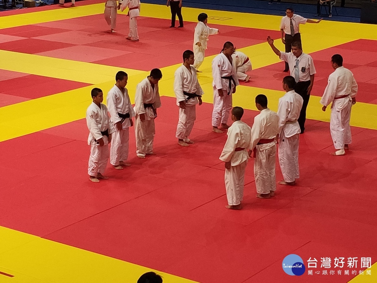 全國柔道錦標賽表現優異,楊梅國中獲男團體三連冠。