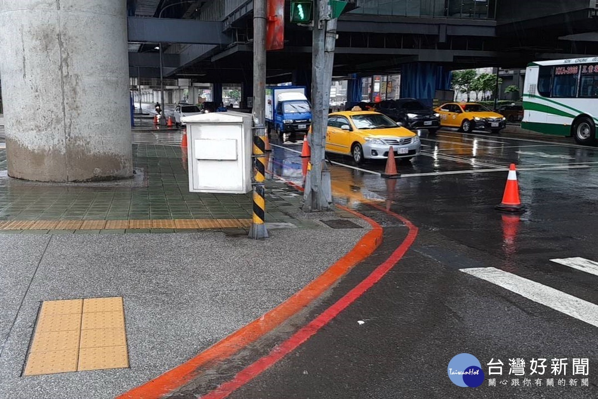雨勢趨緩後,龜山區長庚文化一路一帶淹水情形解決,交通恢復順暢。