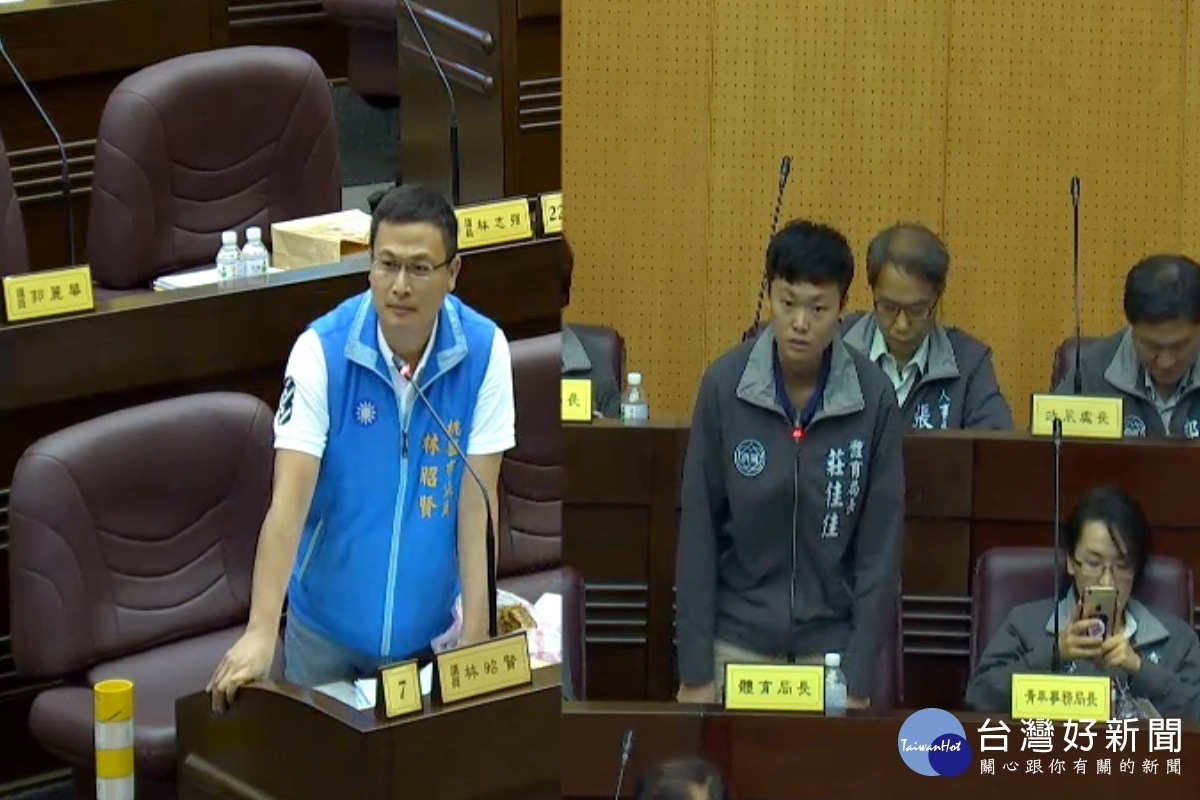 林議員指出阿姆坪水域是提供划船、水上訓練的基地,詢問目前工程進度,並建議朝國際級場館設計。
