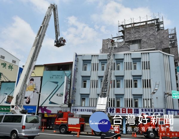 中部地區萬安42號演習實施,由雲林縣長張麗善陪同副統裁官陳生在少將等人視導,演練過程逼真圓滿,深獲肯定。(記者陳昭宗翻攝)