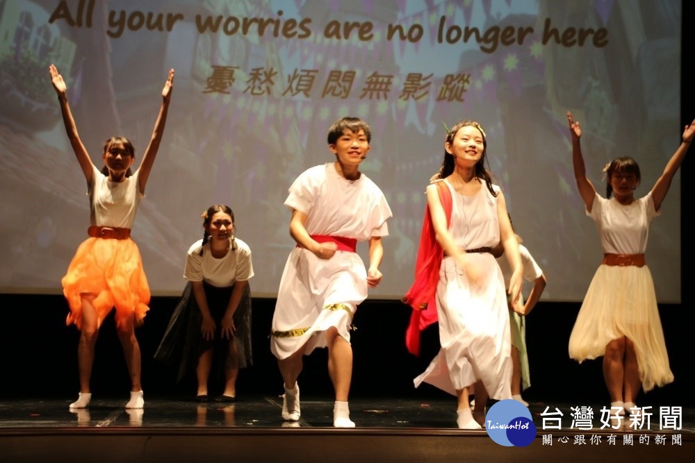 歌舞秀,Fighting back